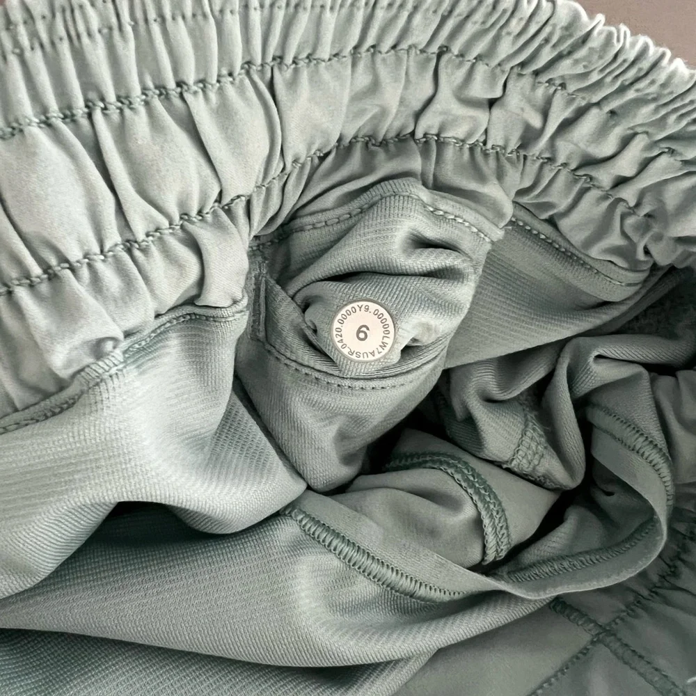 Lululemon Hotty Hot Shorts - Picture 4 of 7